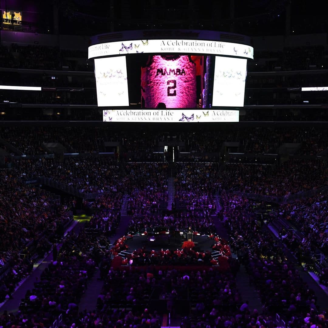 La celebración estuvo llena de recuerdos, emotividad lágrimas e incluso sonrisas de quienes recordaron los maravillosos momentos que compartieron con 
<a href="https://www.univision.com/shows/despierta-america/los-triunfos-exitos-y-escandalos-que-rodearon-la-vida-de-la-leyenda-del-baloncesto-kobe-bryant-video">'Mamba Negra'</a>.