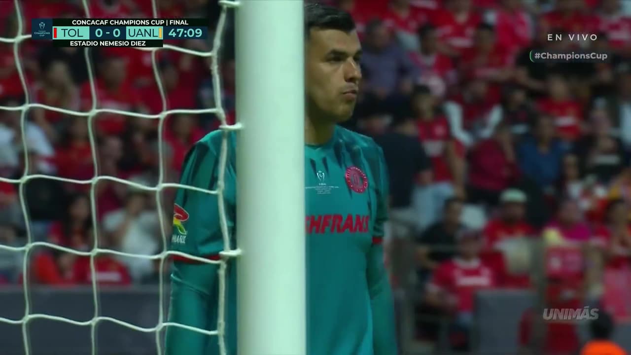 ¡Nadie pasa a Luis García esta noche! Aquí la tremenda atajada