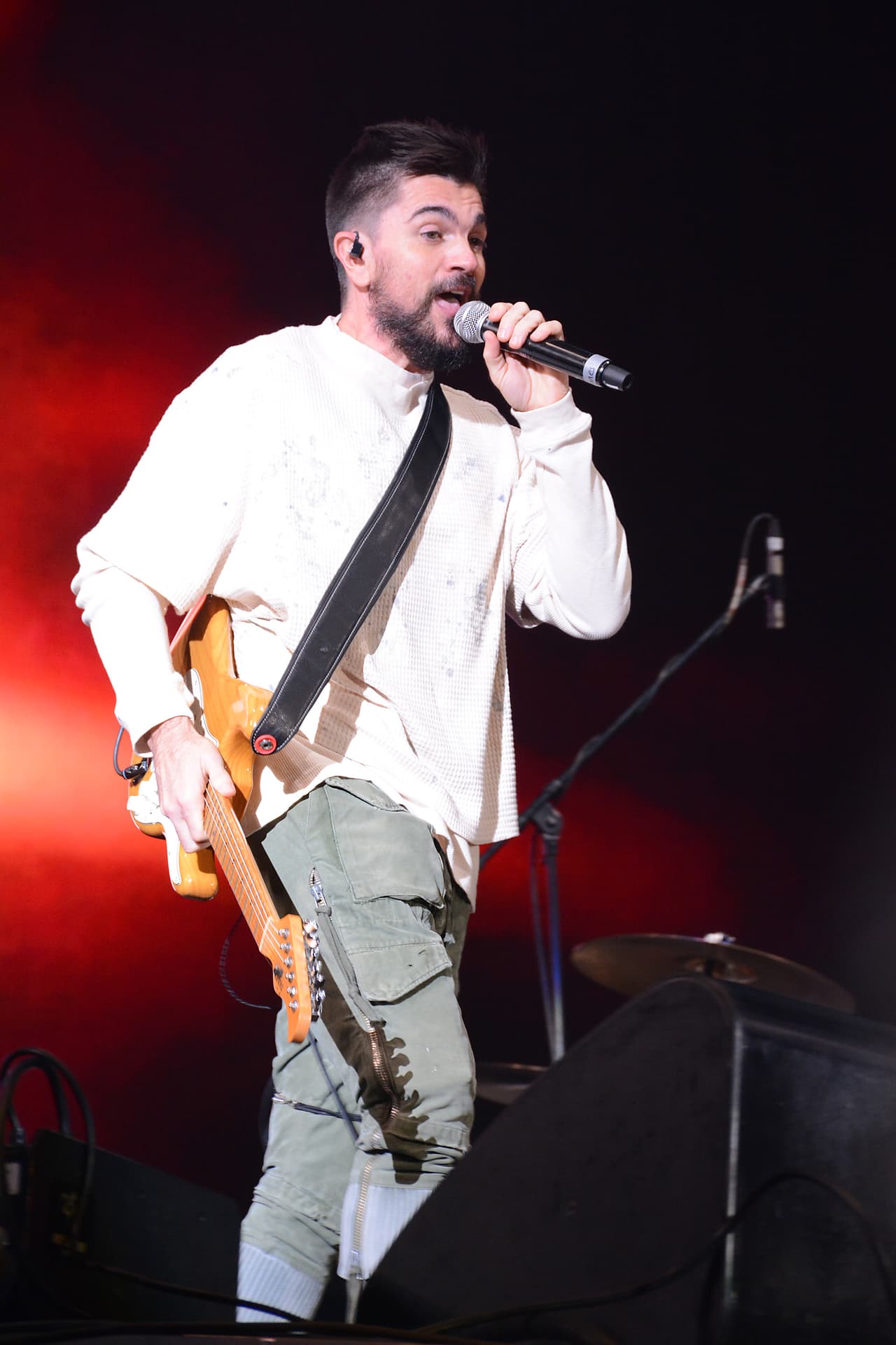 En 2008 organizó el concierto ‘Paz Sin Fronteras’ para disipar las diferencias entre Colombia y Venezuela. Sin embargo, no le gustan hablar de política.
<br>