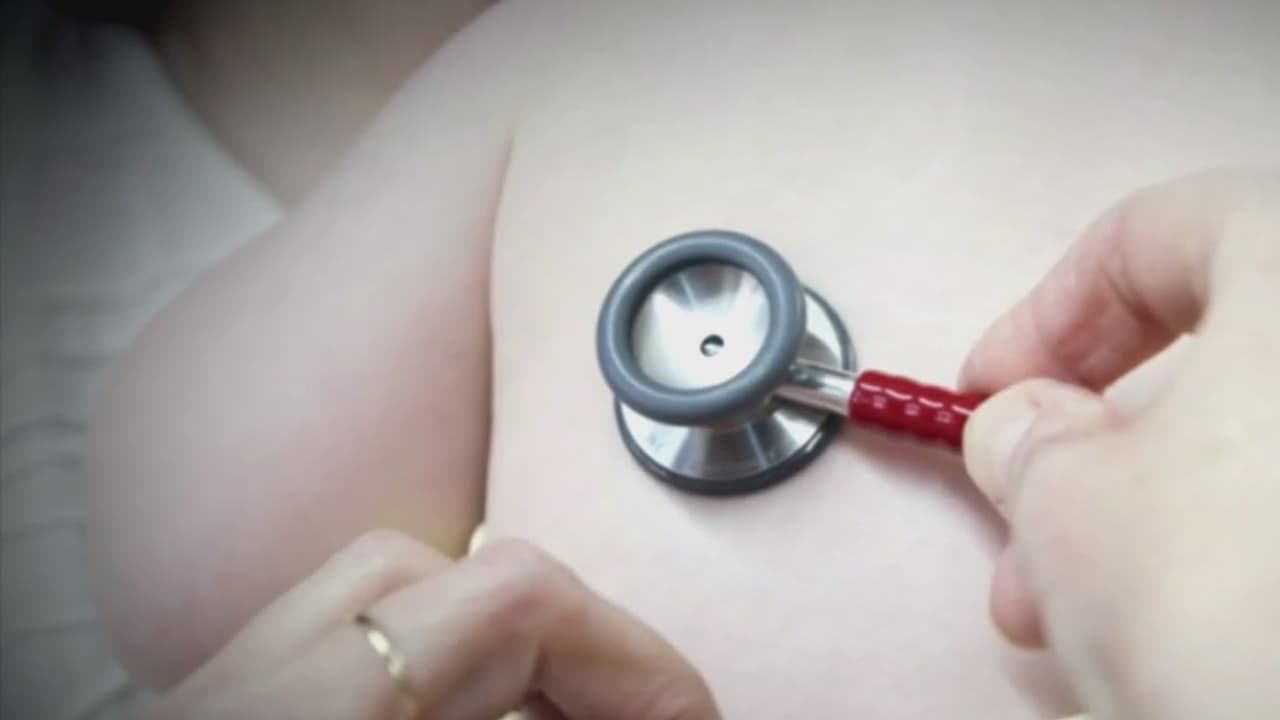 Expertos advierten sobre daños cardíacos en niños tras superar al coronavirus