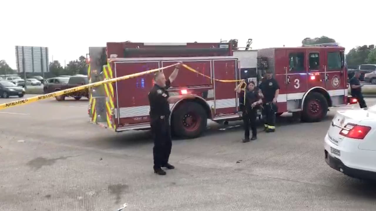 La oficina del sheriff del condado Harris (HCSO) indicó que por lo menos un hombre se encuentra en el lugar.