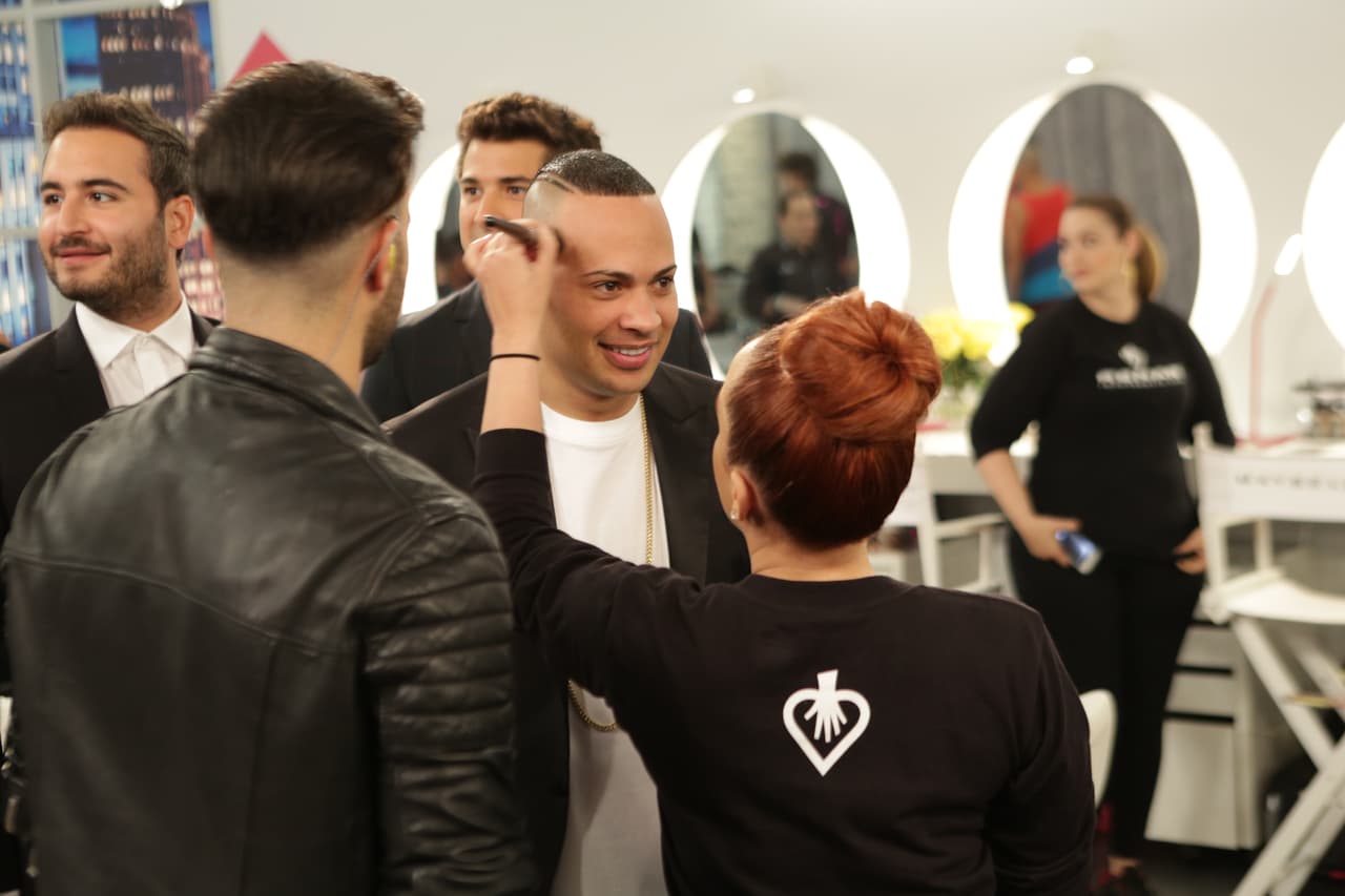 Mira cómo se preparan las bellas antes de subir al escenario sumándote al backstage de #NBL VIP.