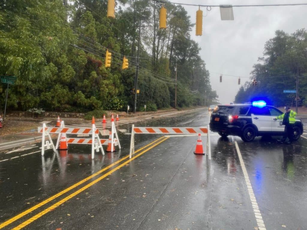 El presidente Joe Biden y la Agencia Federal para el Manejo de Emergencias (FEMA) aprobó la declaración de emergencia solicitada por el gobernador Roy Cooper, con el fin de complementar los esfuerzos de recuperación.