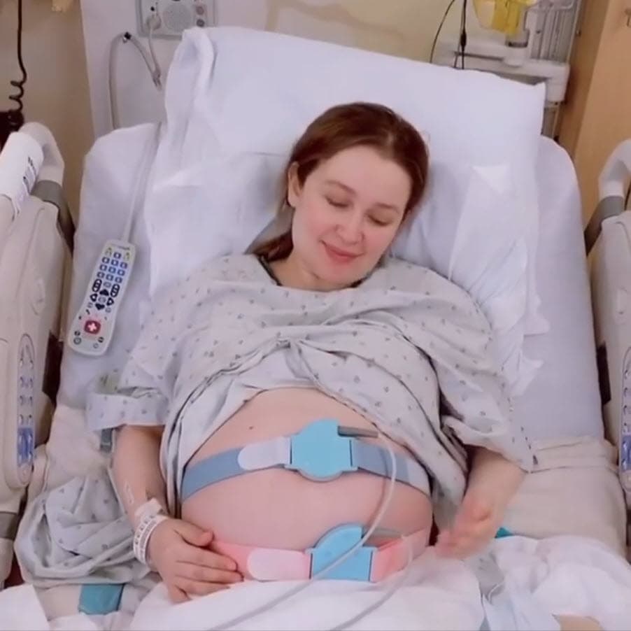 Kenia Ontiveros dio a luz en el Centro Médico Cedars Sinai de 
<b>Los Ángeles</b>, según la geolocalización que el cantante compartió en su historia de Instagram.
<br>