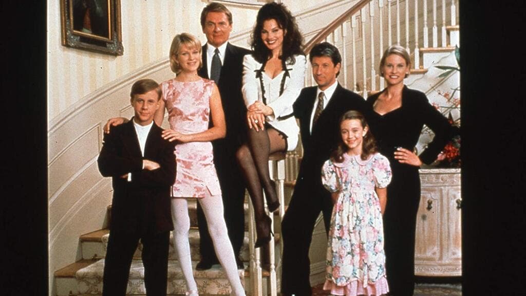 '
<b>La niñera'</b>
<br>A finales de 1993 llegó una de las ‘sitcom’ más recordadas y queridas de los 90. Esta serie, creada por Fran Drescher y Peter Marc Jacobson, se extendió hasta 1999, alcanzando 147 capítulos en seis temporadas.