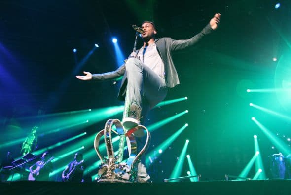 El Rey de la Bachata tuvo casa llena en el Toyota Center este miércoles, ve aquí las mejores imágenes de la noche.