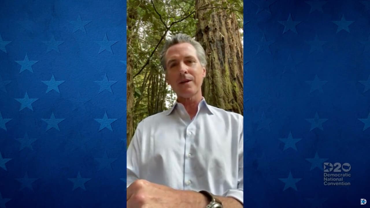 Convención Demócrata: Newsom arremete contra Trump por intentar quitarle fondos a California para combatir incendios