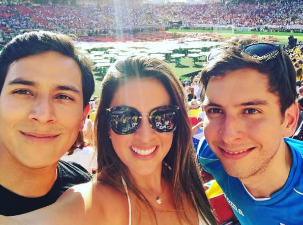 Maity Interiano: "¡Creando mas recuerdos juntos! Feliz de estar en la inauguración de la Copa América con mis hermanos". (Junio 3, 2016)