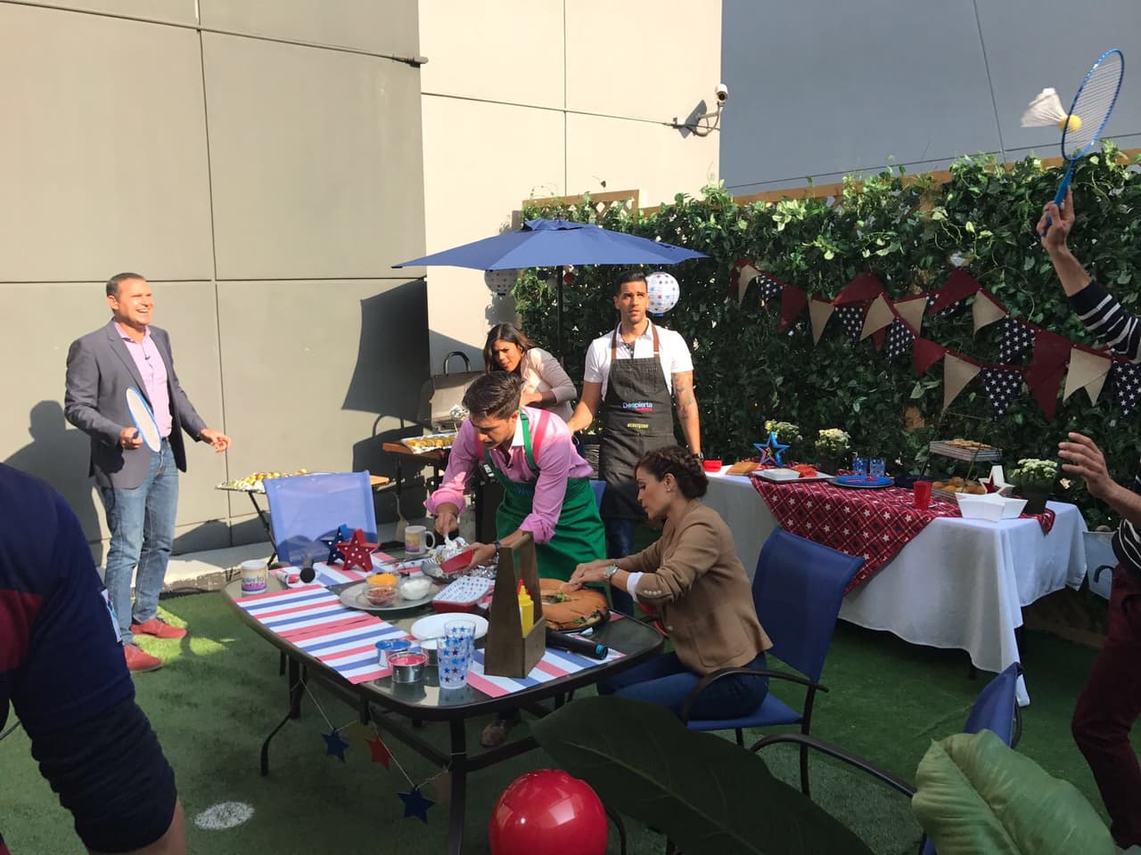 Rodolfo Landeros fue el más atento a lo hora de poner la mesa y ayudar en la preparación del festín.