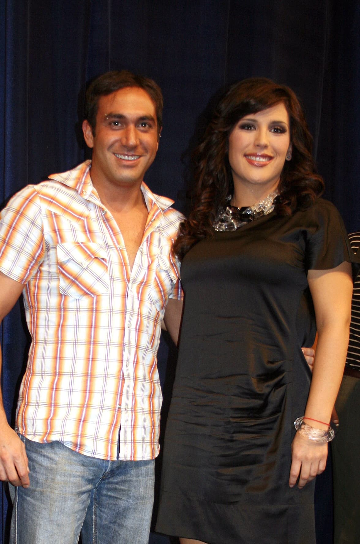 Tenía 12 años cuando mantuvo una relación con el actor Alejandro Ibarra, su coprotagonista en el musical. 
<a href="https://www.caras.com.mx/el-espia/angelica-vale-a-corazon-abierto/" target="_blank">Fue en uno de los ensayos que la pareja se dio su primer beso</a>.
