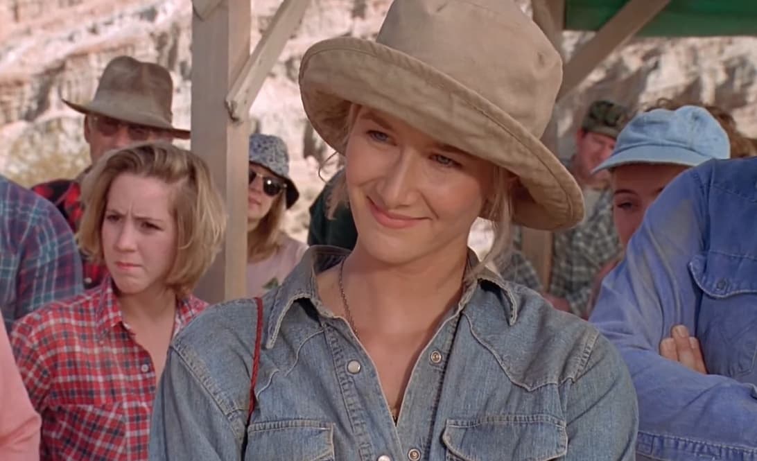 <b>Laura Dern </b>
<br>Dern interpretó a Ellie Sattler, otra paleontóloga invitada al parque. Si bien durante su trayectoria ha recibido varios premios, como un Oscar, un Emmy y cinco Golden Globes, durante un tiempo su posición dentro de la industria de Hollywood no fue muy estable.
<br>