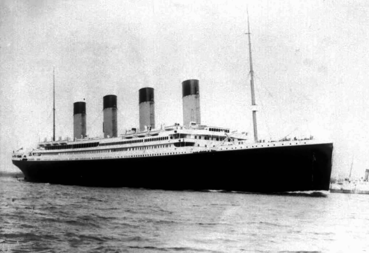 El RMS Titanic fue el barco de pasajeros más grande de su época. Era considerado ‘insumergible’ por sus fabricantes y la noticia de primer viaje, entre Southampton, Reino Unido, y Nueva York, creó expectativas en el público de ambos lados del océano Atlántico.