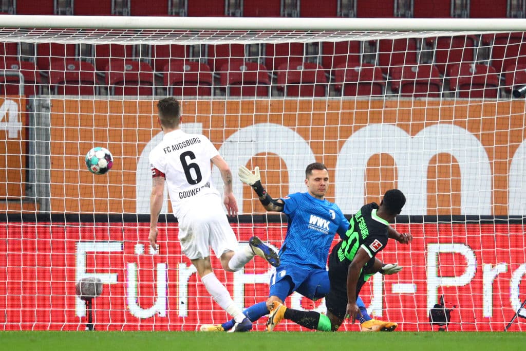 Con goles de Weghorst (38’) y Baku (59’), Wolfsburg venció 0-2 visitando al Augsburg. Wolfsburg llegó a 38 unidades en zona de Champions, mientras que Augsburg se quedó con 22.