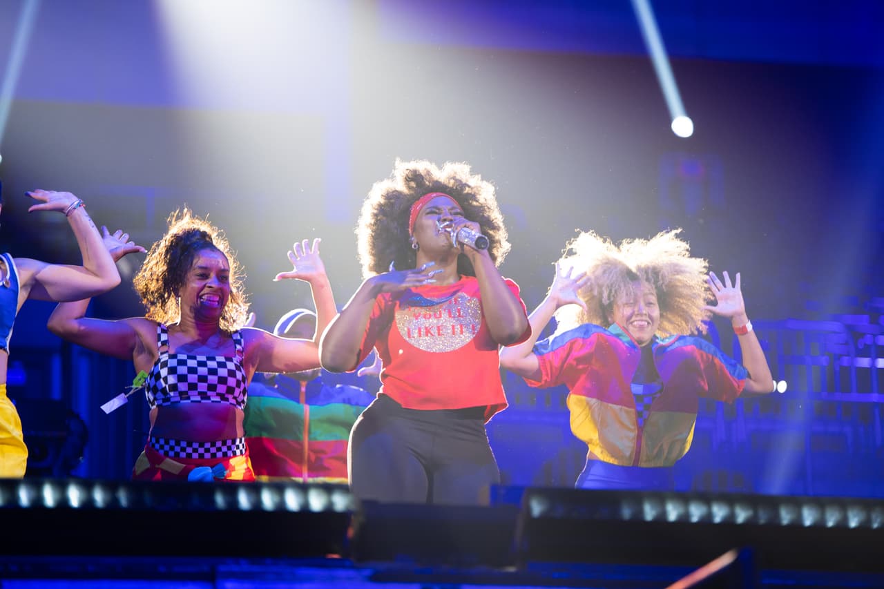 La categoría en la que está nominada reconoce el éxito de quienes alcanzaron la fama, tras haber formado parte de un reality show. Aunque la dominicana ha expresado su emoción por la nominación, la vemos totalmente concentrada en lo que será su presentación.