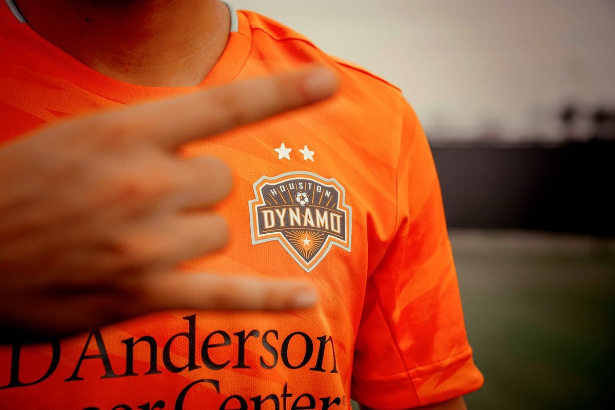 Las dos estrellas representan los dos títulos de liga del 'Orange Crush'. (Houston Dynamo)