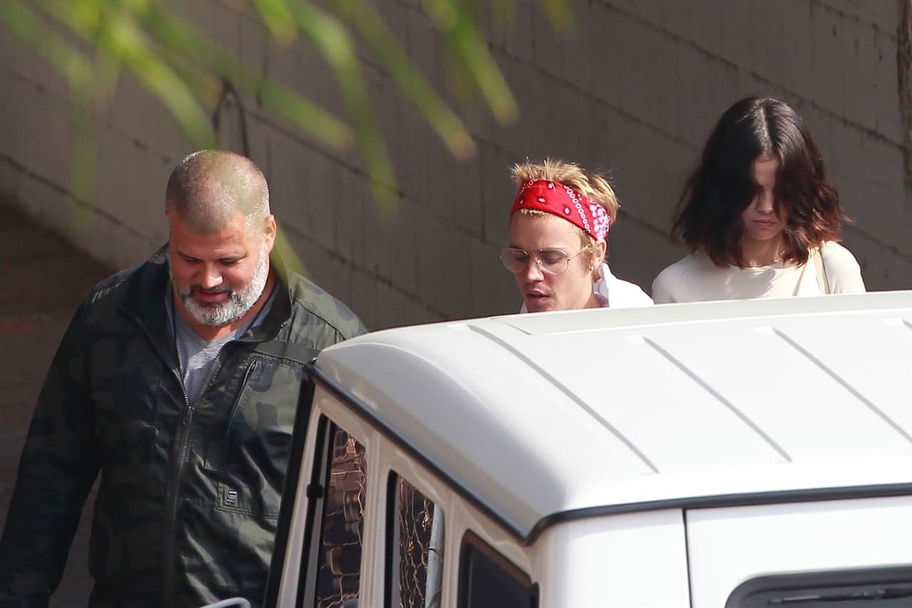 Fueron captados compartiendo en el hogar del cantante.