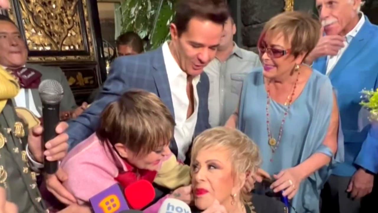 Silvia Pinal cantó 'Las Mañanitas' con el mariachi y junto a su hija Alejandra Guzmán