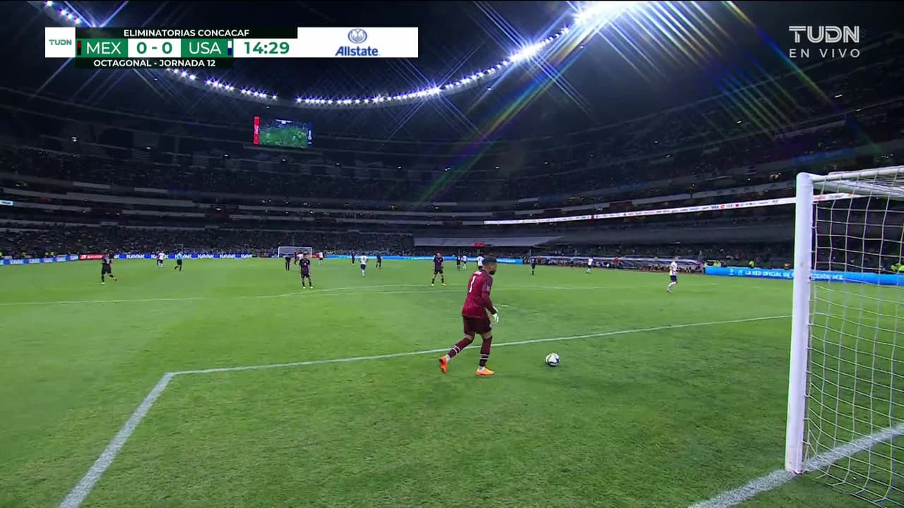 ¡TIRO ATAJADO! disparo por Yunus Musah.