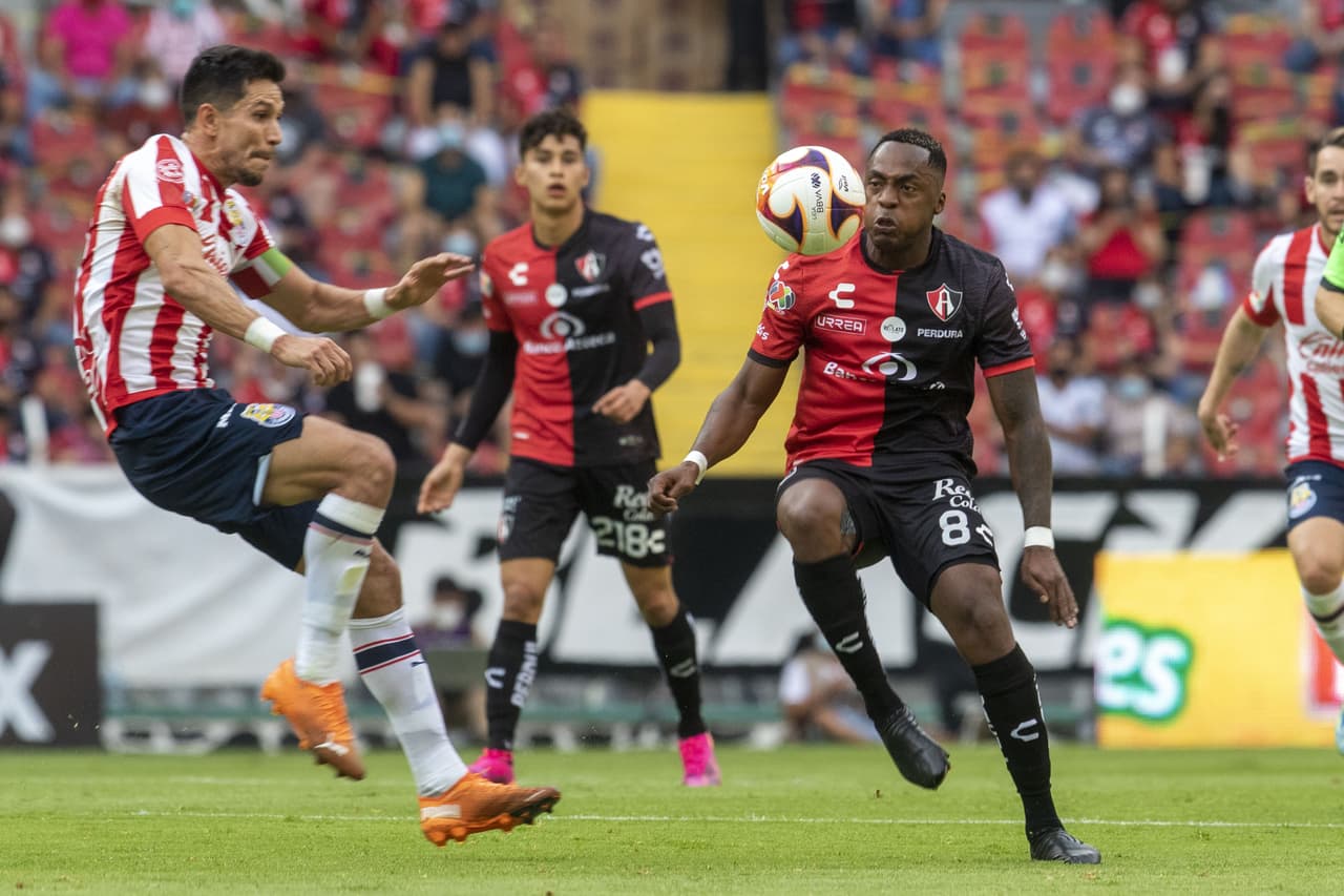 Chivas está embalado y suma su tercer triunfo consecutivo al imponerse al Atlas en el Clásico Tapatío.
<br>