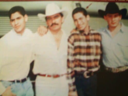 Lo que levantó aún más los rumores de sus posibles relaciones con el narco fue que la muerte de dos de sus hijos ocurrió a balazos.