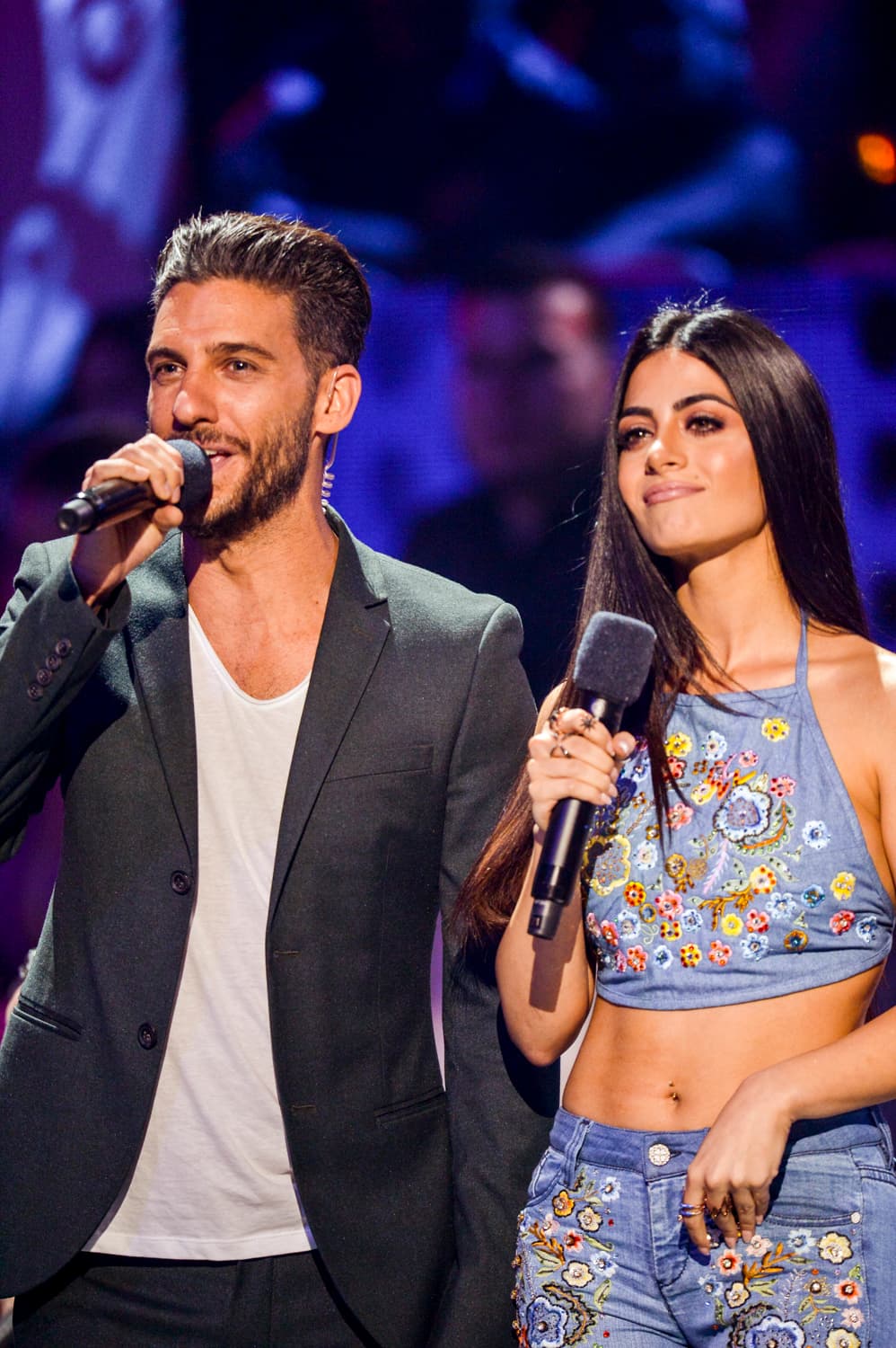 Erick Elias y Emeraude Toubia se estrenaron como conductores en la gran noche de #PremiosJuventud entre risas y mucha nostalgia.