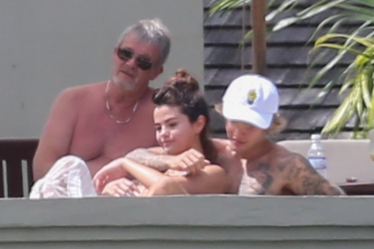 Justin y Selena no han compartido nada en sus redes sociales sobre su estancia en Montego Bay, aunque los novios y algunos invitados se encargaron de delatarlos.