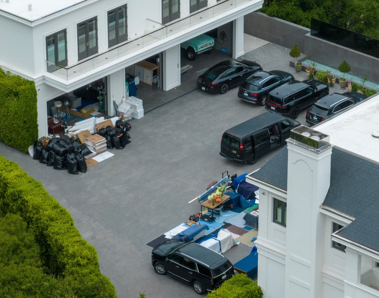 En el garaje caben 10 automóviles.