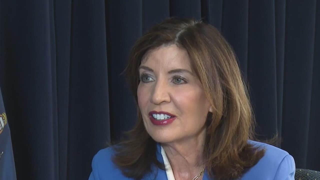 Kathy Hochul, gobernadora de Nueva York, habla sobre seguridad e inmigración