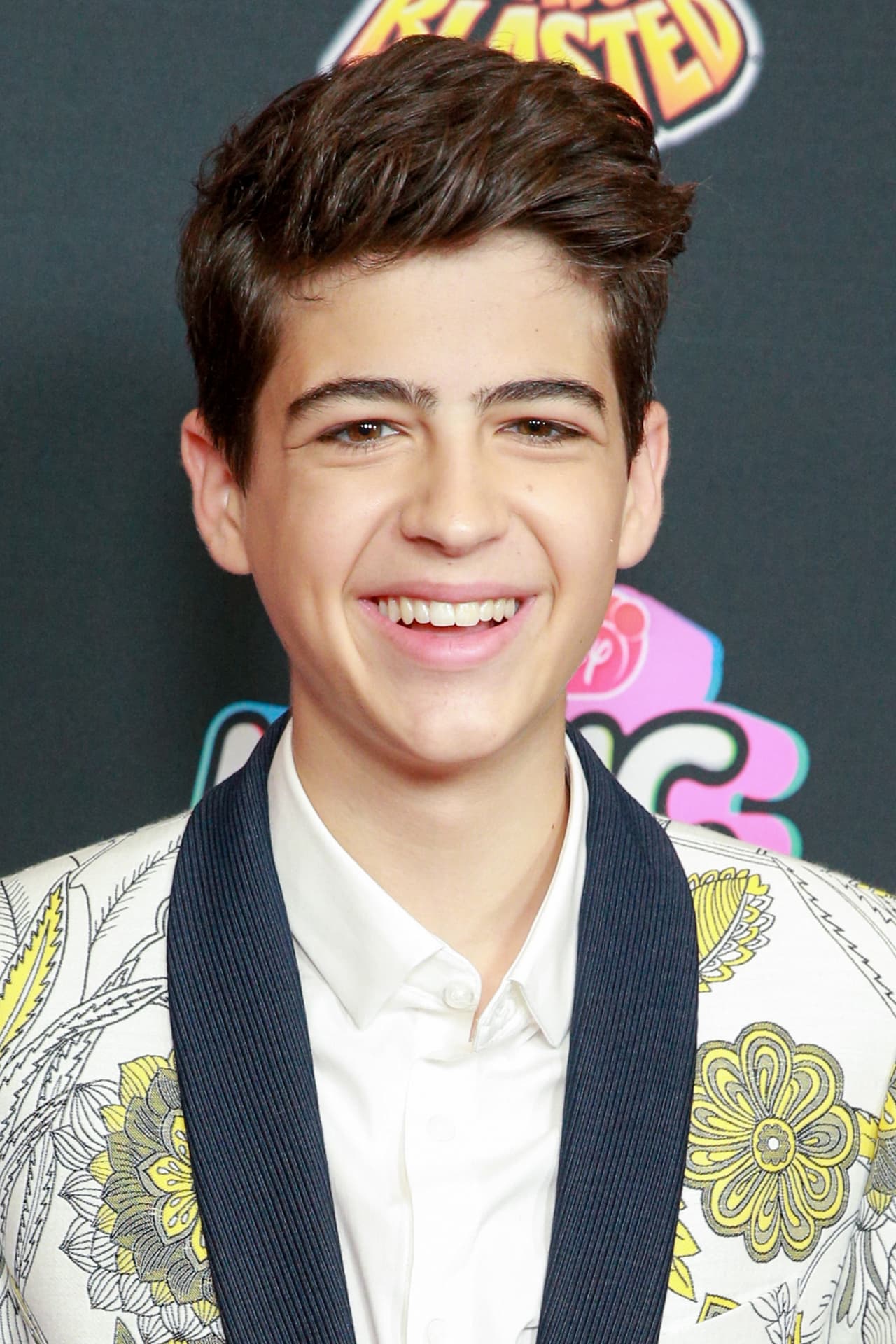 "Llevé la 
<b>crisis existencial </b>de hablar sobre mi orientación sexual en una caja en mi mente durante años. Hoy lo lanzo al mundo", continuó el joven en uno de la serie de emotivos tuits que publicó.