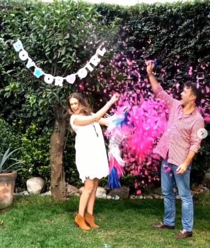 <br>La pareja todavía no sabe qué nombre le pondrán a su hija: “Es una decisión súper difícil, porque siento que el nombre marca tu personalidad, si te van a hacer bullying o no, cómo te van a decir. Realmente, cuando le das un nombre a un bebé es una decisión súper importante", explicó la actriz.
<br>