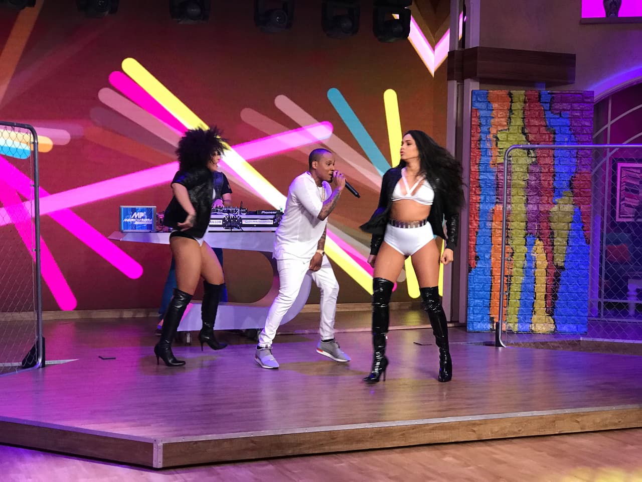Y tal como lo prometió, Dj Kass interpretó en Despierta América 'Scooby Doo Pa Pa'.