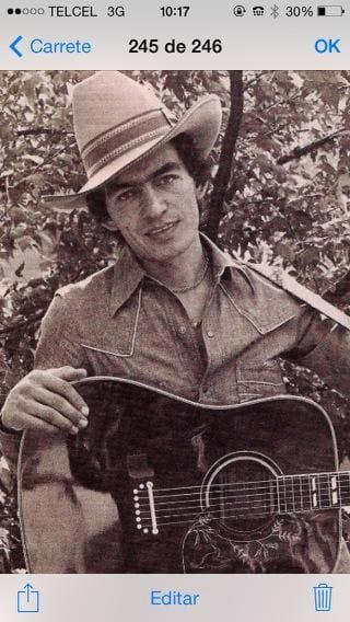 Pero el éxito no llegó fácil, su lucha por llegar a la cima fue ardua y difícil.