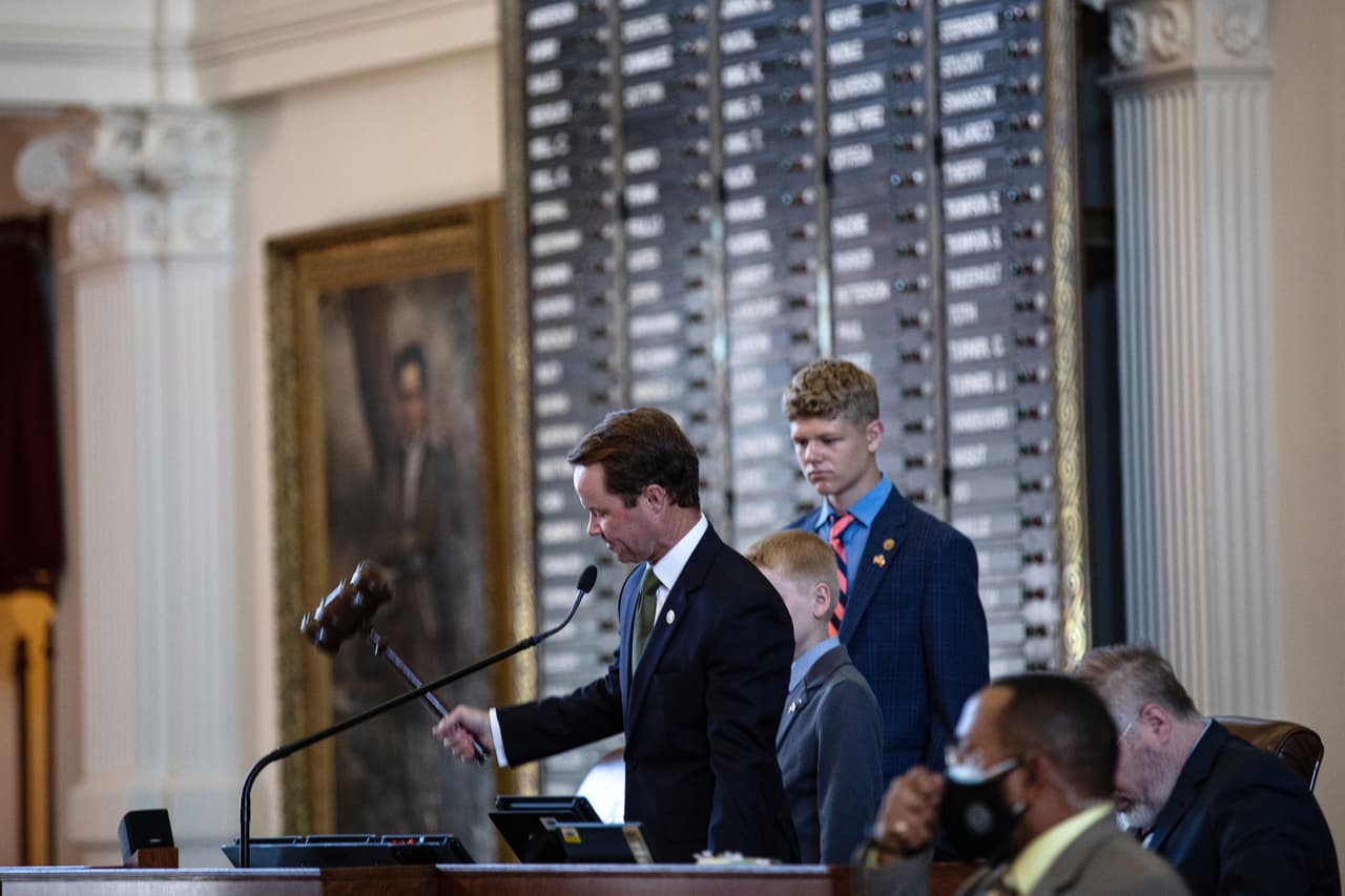 <b>SB 6- Cambios a los distritos para elegir representantes en el Congreso</b>
<br>
<br>La medida rediseña los distritos de los que se eligen un representante de Texas para la Cámara de Representantes de Estados Unidos.