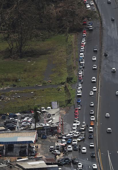 Las filas en las estaciones de gasolina de Dorado son interminables