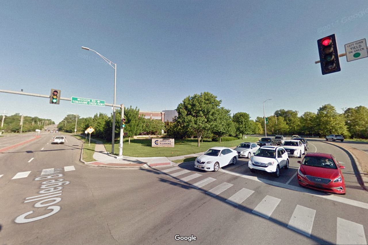 <b>Lakewood, Kansas</b>
<br>
<br>
<i>Credit score</i> promedio de sus residentes: 776 puntos.
<br>
<br>El puntaje entre 620 y 679 es considerado “justo”. Para aumentar este número también se recomienda mantener bajo el balance de las deudas.
<br>