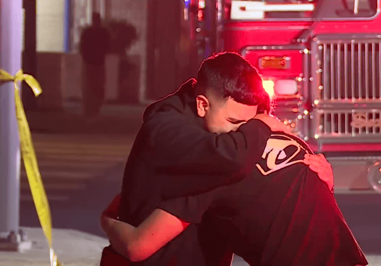 Múltiples fueron los tiros que recibió Alejandro García de 41 años de edad, la noche del sábado 8 de enero. García, discutió con un sujeto que pretendía pagar su orden de comida en Taco Bell con un billete falso de 20 dólares. Tras el rechazo del pago el sospechoso sacó un arma y arremetió a tiros contra el hispano, matándolo en la escena.