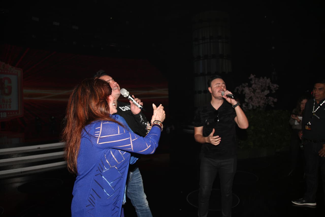 La Jueza de Honor se puso a cantar con José Luis y Raúl Roma, mientras ensayaban.
