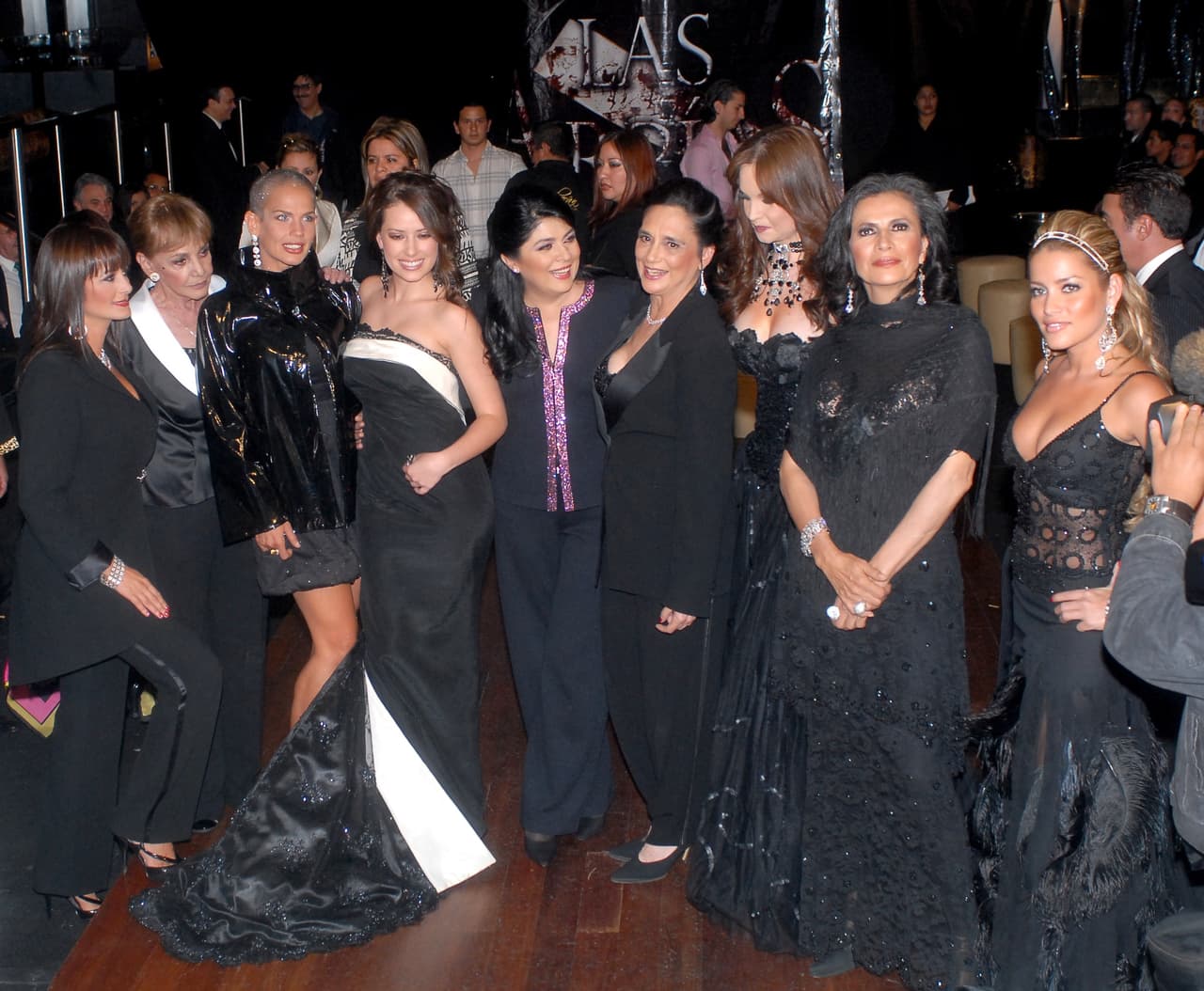 Victoria Ruffo y Adriana Fonseca mantienen una amistad desde hace varios años, las actrices trabajaron juntas en la obra de teatro 'Las arpías'.
<br>