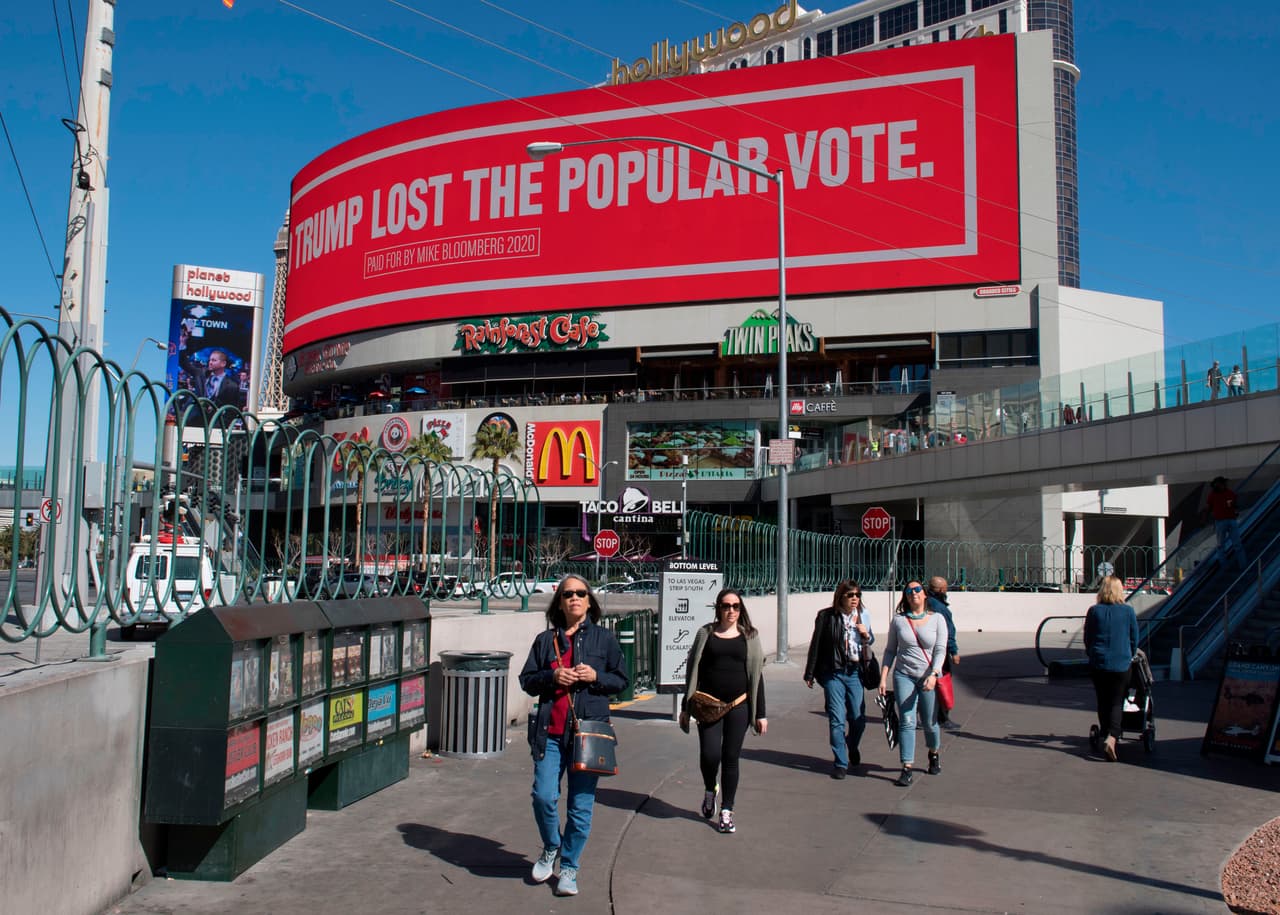 El presidente suele decir que ganó por "aluvión" en el Colegio Electoral, algo que no es cierto. Acá la campaña de Bloomberg le recuerda, además, que perdió el llamado "voto popular", algo a lo que Trump, lógicamente, nunca hace referencia.