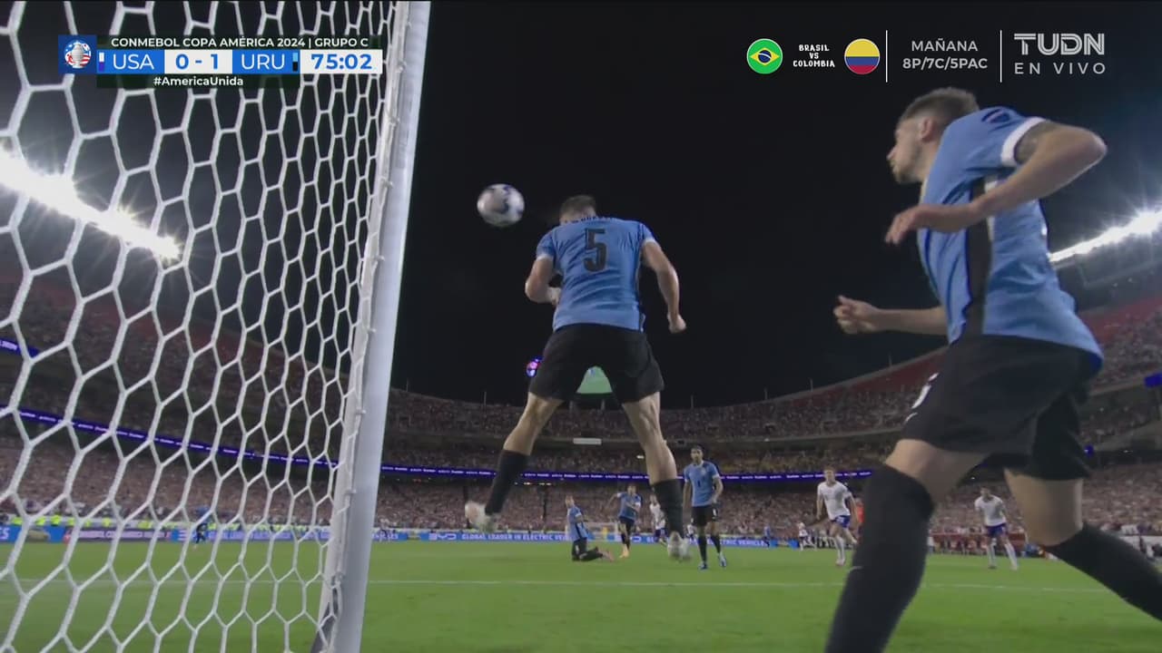 ¡Uruguay la saca en la línea y se salvan del empate de EEUU!