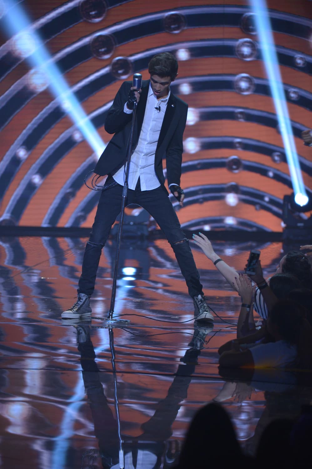 Una noche llena de emociones y muchos nervios. Los doce chicos dieron lo mejor de sí en esta primera gala en directo. Dinos cuál es tu favorito.