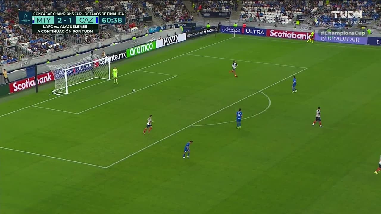 ¡TIRO ATAJADO! disparo por Luca Orellano.