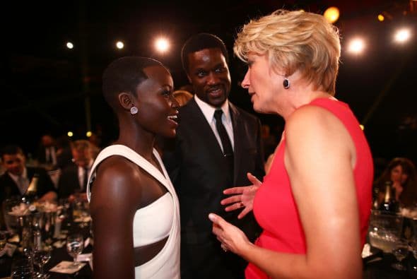 Emma Thompson en pleno chisme con Nyong'o. Mira aquí lo último en chismes.