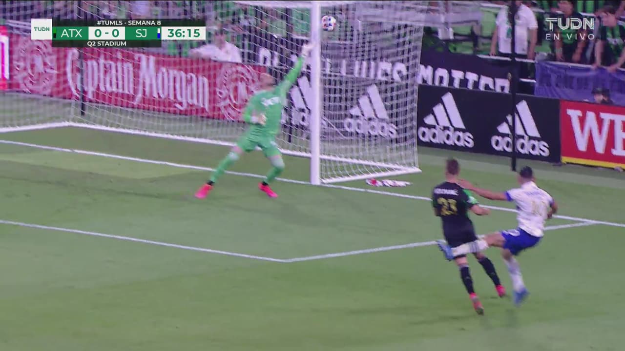 ¡Pelota al palo! Espinoza pone a temblar la portería de Austin FC