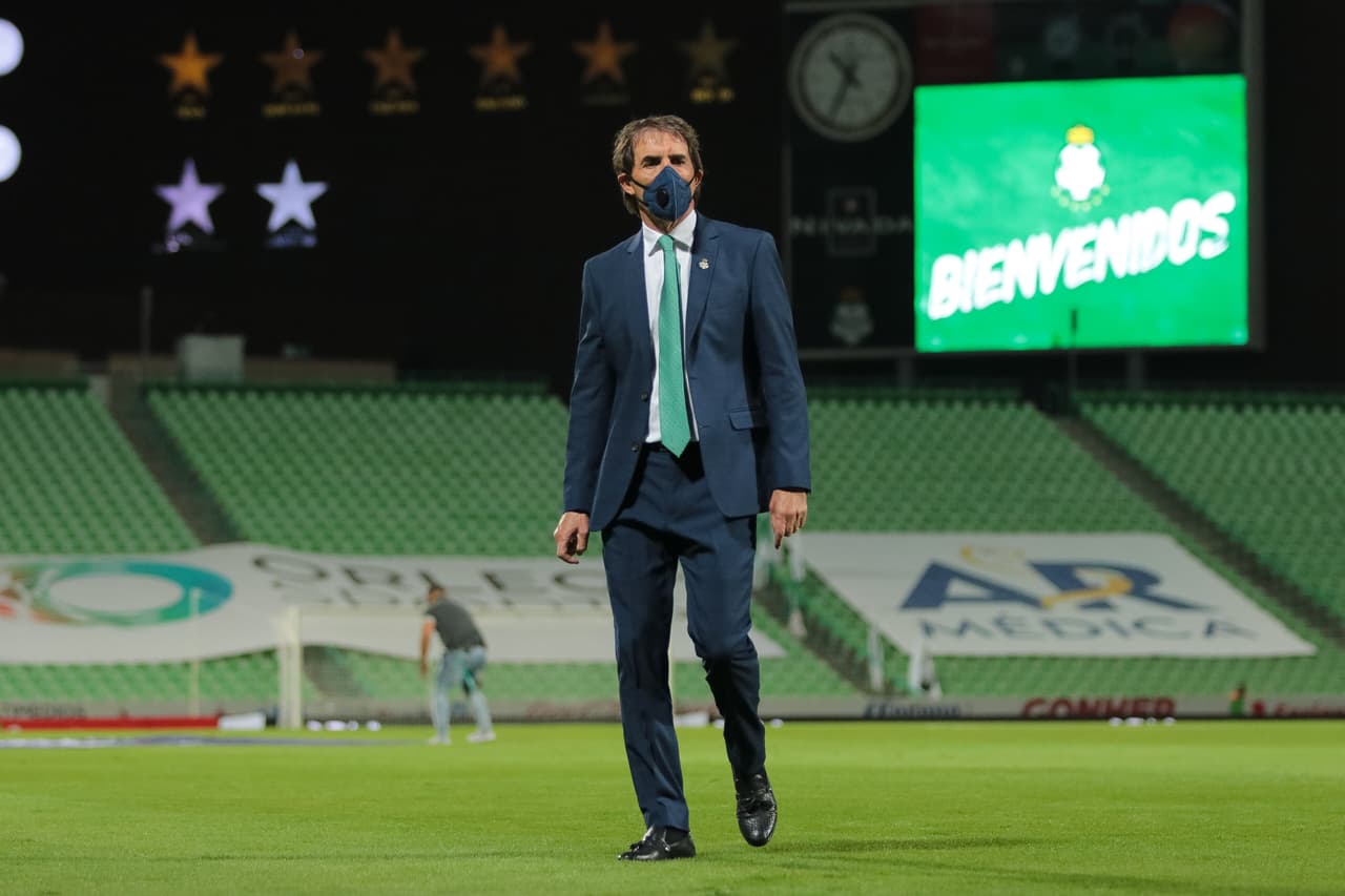 Guillermo Almada prefiere que Santos no sea favorito