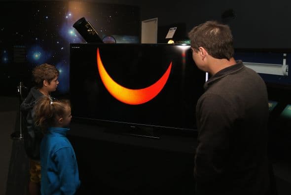 "La sensación fue sobrecogedora, la temperatura descendió pero el cielo no se oscureció completamente. Fue como un anochecer", relató a la agencia local AAP desde la ciudad de Cairns, Ben Woodward.