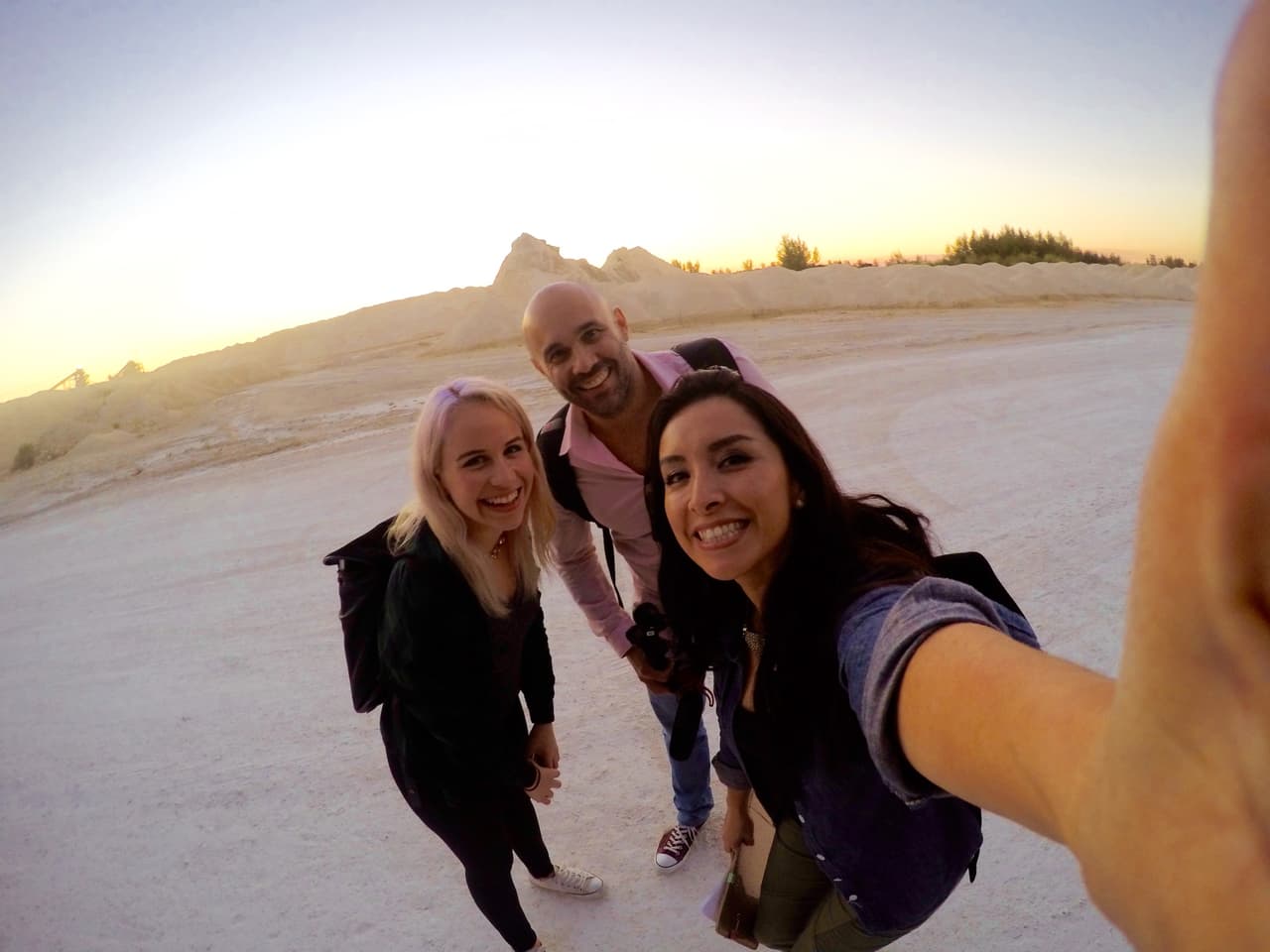 It's a wrap! Beatriz, Pablo y Diana Ramirez de Uforia Music al finalizar la cobertura.