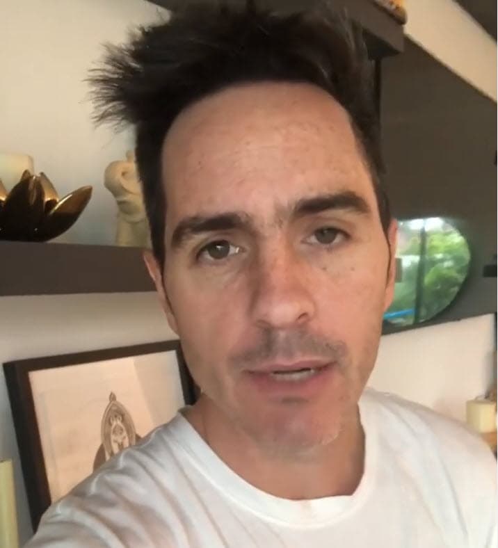 También publicó 
<b><a href="https://www.instagram.com/p/B9zn2lWFaVW/" target="_blank">un video </a></b>en el que informó que el estreno de la película 
<b><a href="https://www.youtube.com/watch?v=KtkRhUzb7bw" target="_blank">'¿Y cómo es él?'</a></b>, previsto para abril, se pospuso "hasta nuevo aviso" debido a la contingencia de salud. 
<br>