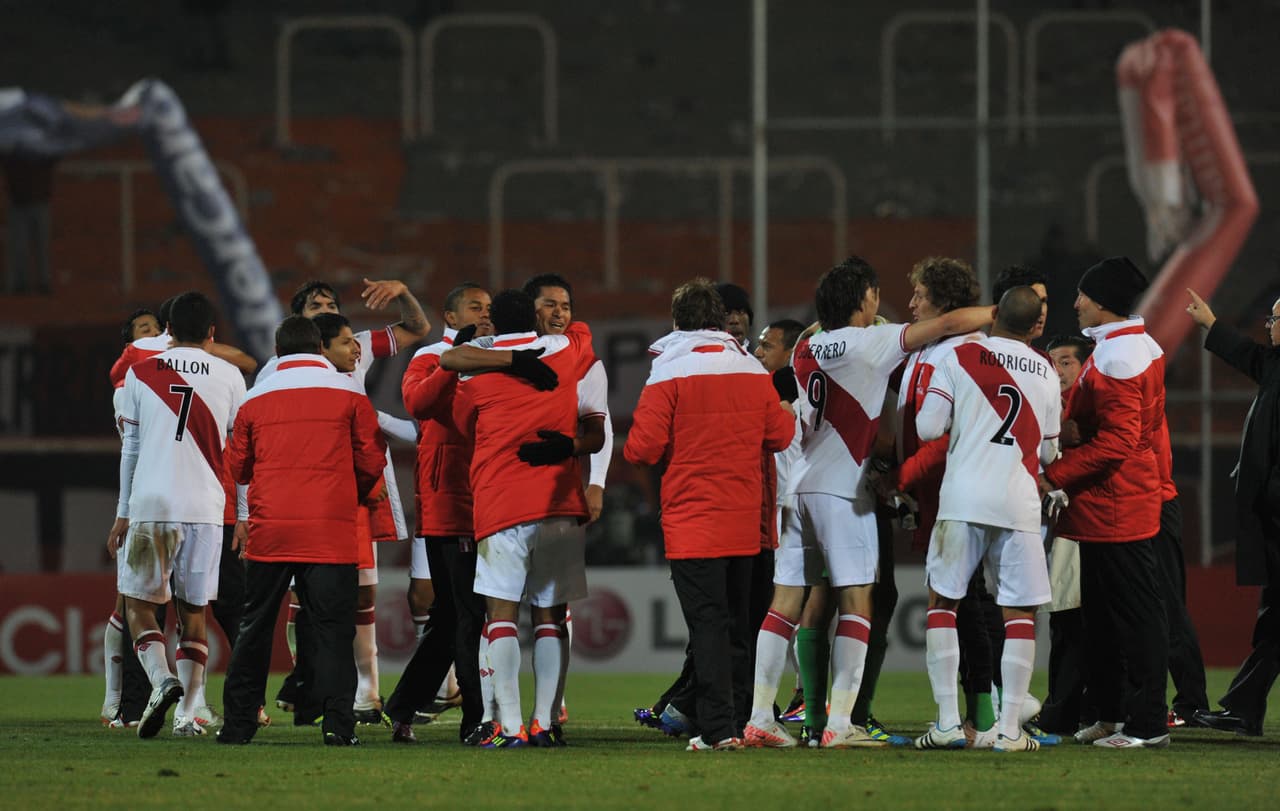 Con dos títulos continentales se encuentra Perú, quien levantó la copa América en los años de 1939 y 1975.