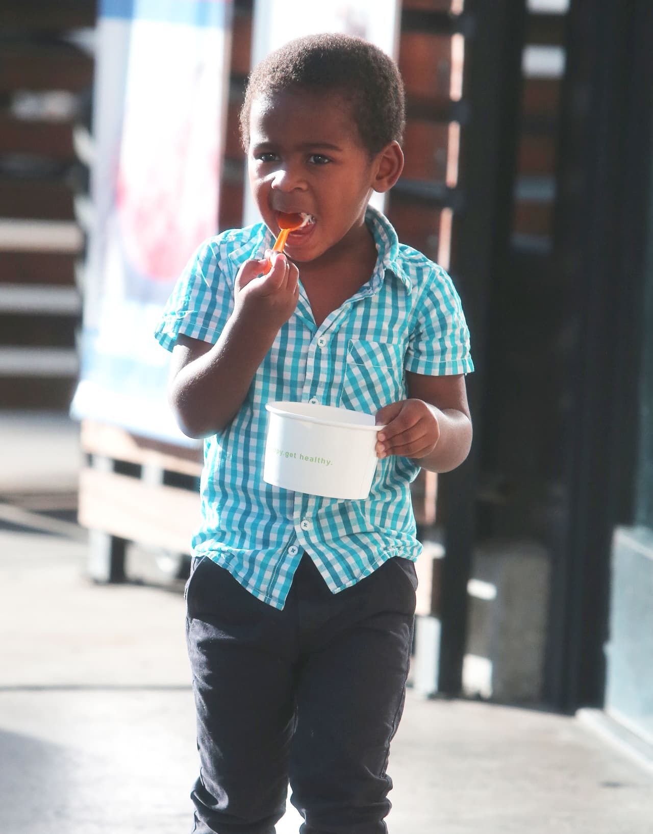 Logró sacarlo adelante como madre soltera.